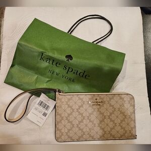 Kate Spade Lucy Spade Flower Medium L-zip Wristlet